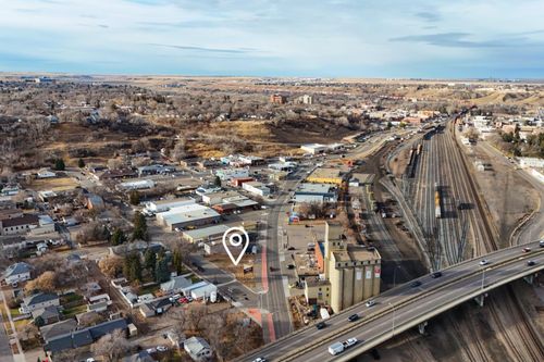 698 S Railway St Se, Medicine Hat, AB, T1A2W1 | Card Image