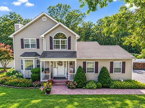 8 Sommerset Dr, Yaphank, NY, 11980-1803 | Card Image