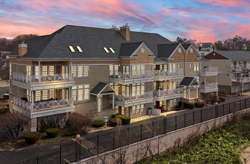 apt-b-110 Lake Shore Dr, Michigan City, IN, 46360-8537 | Card Image