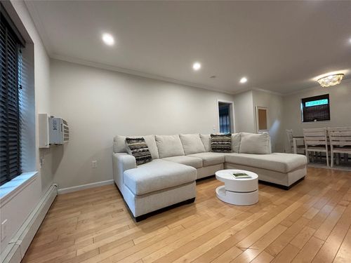 apt-9c-18 Terrace Cir, Great Neck, NY, 11021-4181 | Card Image