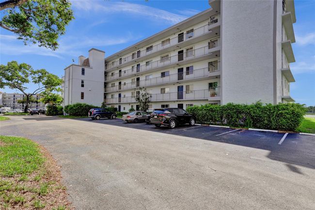 APT-506 - 8720 N Sherman Cir, Condo with 2 bedrooms, 2 bathrooms and null parking in Miramar FL | Image 45
