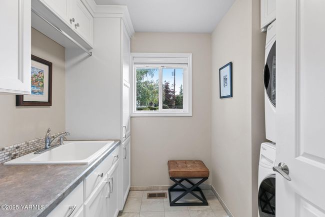 Laundry Room | Image 24