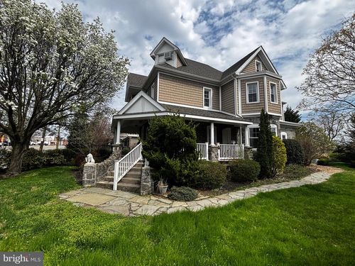 527 Chester Pike, SHARON HILL, PA, 19079-1311 | Card Image