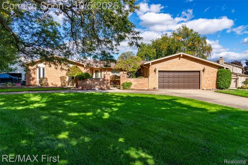 4611 Kings Row, Shelby Township, MI, 48316-1520 | Card Image