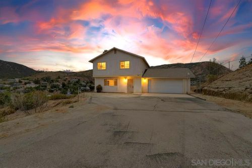 833 Cochran Trl, El Cajon, CA, 92019 | Card Image
