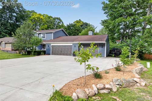 5890 Chickadee Ln, Clarkston, MI, 48346-2909 | Card Image