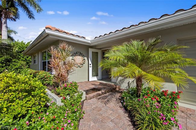 994 Whelk Drive, House other with 3 bedrooms, 2 bathrooms and null parking in Sanibel FL | Image 3