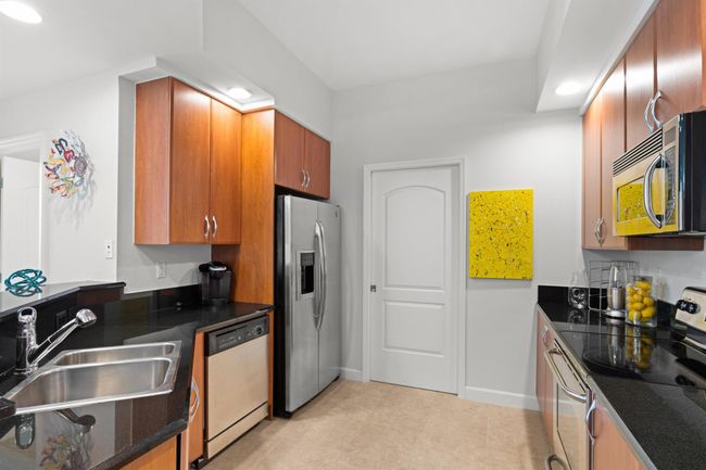 UNIT-1417 - 801 S Olive Ave, Condo with 2 bedrooms, 2 bathrooms and null parking in West Palm Beach FL | Image 6
