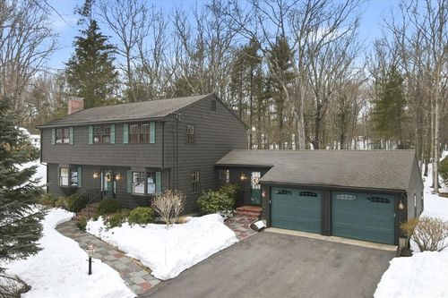 100 Magnolia Dr, Westwood, MA, 02090-3215 | Card Image
