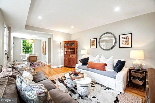 3302 S Wakefield St, ARLINGTON, VA, 22206-1704 | Card Image