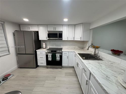 apt-218-900 Colony Point Cir, Pembroke Pines, FL, 33026-2929 | Card Image