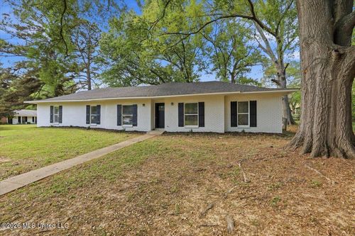 1201 Rockingham Dr, Clinton, MS, 39056-3543 | Card Image