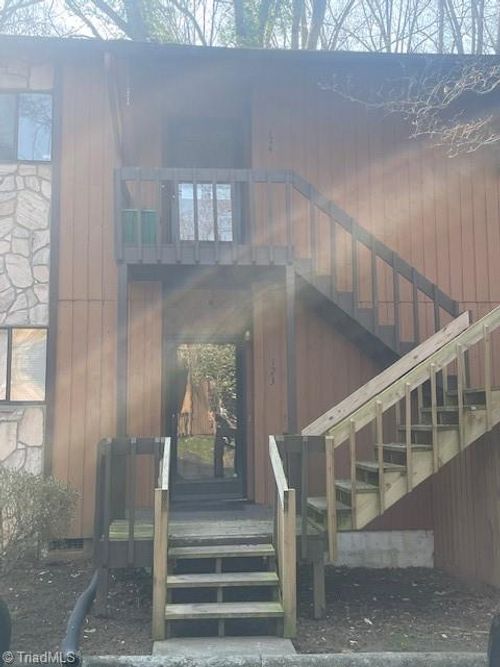 123 Cloister Oaks Cir, Winston Salem, NC, 27127-7159 | Card Image