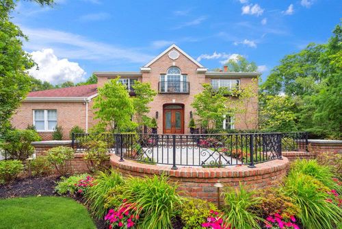 22 Woodbury Farms Dr, Woodbury, NY, 11797-1241 | Card Image