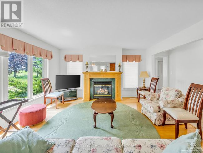 295146 - 8th Line, Home with 3 bedrooms, 3 bathrooms and 20 parking in Amaranth ON | Image 6