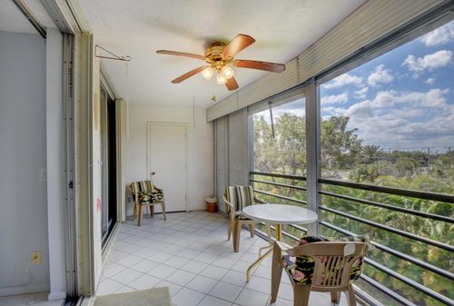 305-23247 Barwood Ln N, Boca Raton, FL, 33428-6728 | Card Image