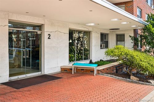 5g-2 Washington Sq, Larchmont, NY, 10538-2017 | Card Image