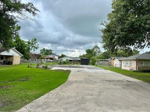 711 Funderburk Ave, Houma, LA, 70364-1824 | Card Image