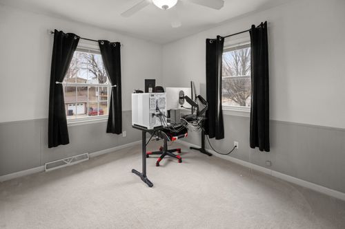 526 Meadowview Dr, Clinton, IA, 52732-1549 | Card Image