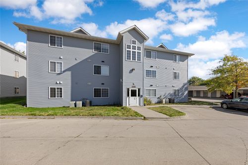 2b-930B Boston Way, Coralville, IA, 52241-3134 | Card Image