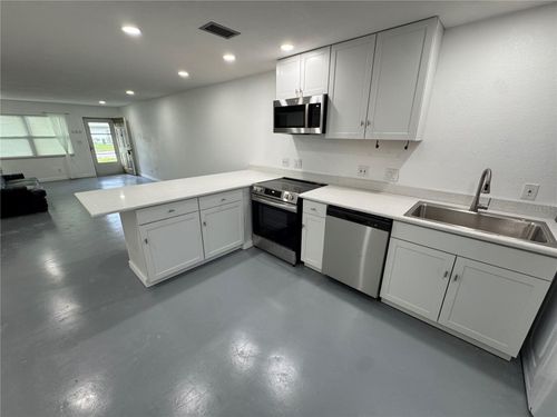 apt-106b-5720 13th Ave N, ST PETERSBURG, FL, 33710-5854 | Card Image