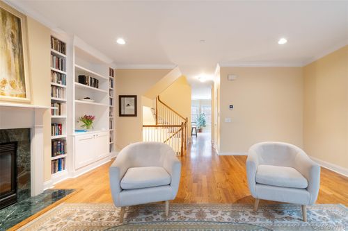 31 1st St, Pelham, NY, 10803-1402 | Card Image