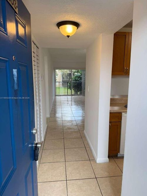 apt-203-8550 N Sherman Cir, Miramar, FL, 33025-2165 | Card Image