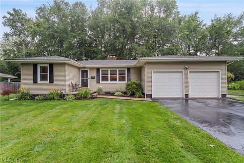 3941 Grace Dr, Kent, OH, 44240-6415 | Card Image
