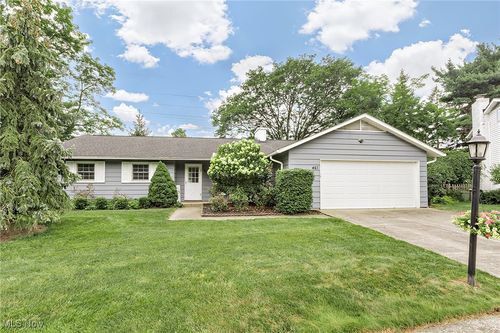 467 Southham Cir, Berea, OH, 44017-2222 | Card Image