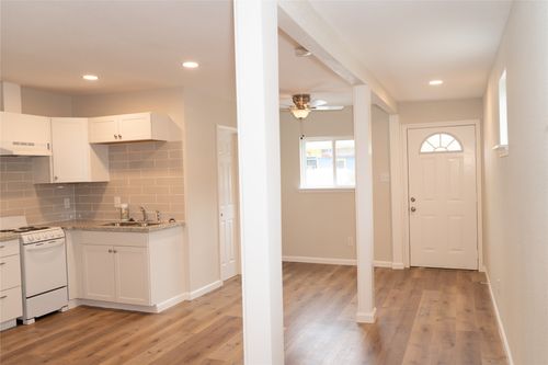 b-97 Anthony St, Austin, TX, 78702-4578 | Card Image