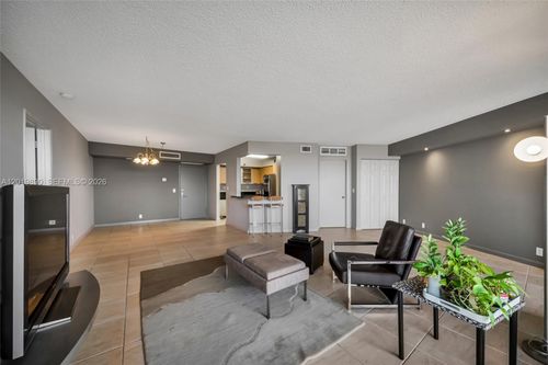 lp04-3300 Ne 191st St, Aventura, FL, 33180-2451 | Card Image