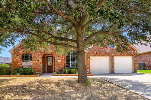 6919 Navigation Dr, Grand Prairie, TX, 75054-7216 | Card Image