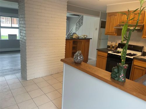 91 Scooter Ln, Hicksville, NY, 11801-6418 | Card Image