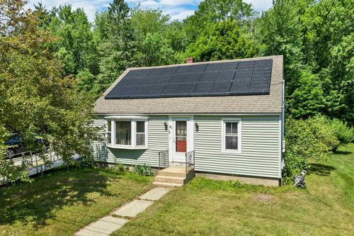 20 Maplecrest St, Newmarket, NH, 03857-1402 | Card Image