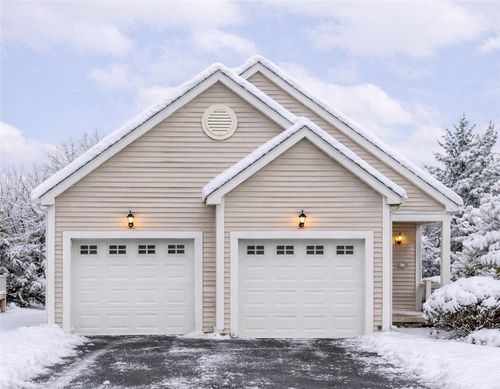 5563 Lakewood Trl, Canandaigua, NY, 14424-9108 | Card Image