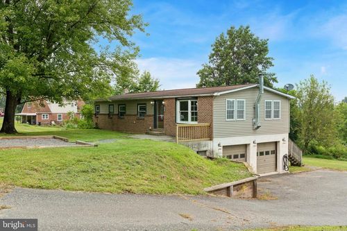 747 Chestnut St, DOUGLASSVILLE, PA, 19518-9002 | Card Image
