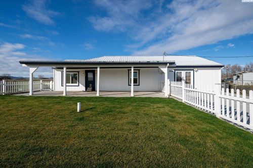 11002 N Albro Road, Prosser, WA, 99350 | Card Image