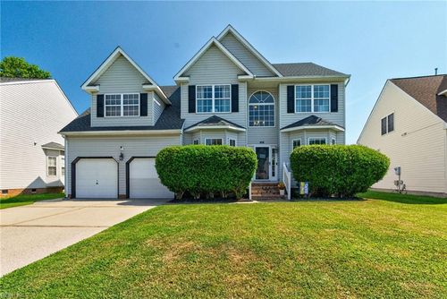 915 Foxboro Dr, Newport News, VA, 23602-8905 | Card Image