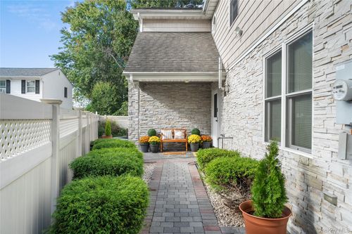 20 3rd St, Bayville, NY, 11709-2437 | Card Image