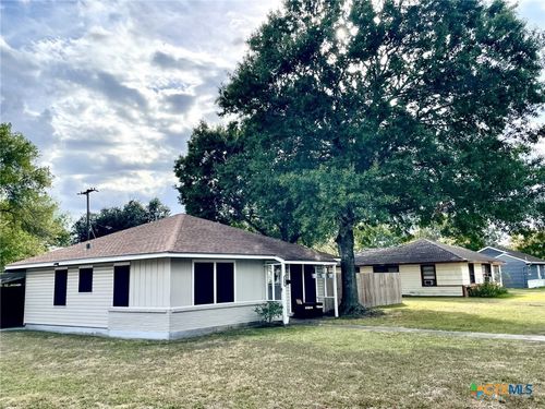 811 Rosebud Ave, Victoria, TX, 77901-3333 | Card Image