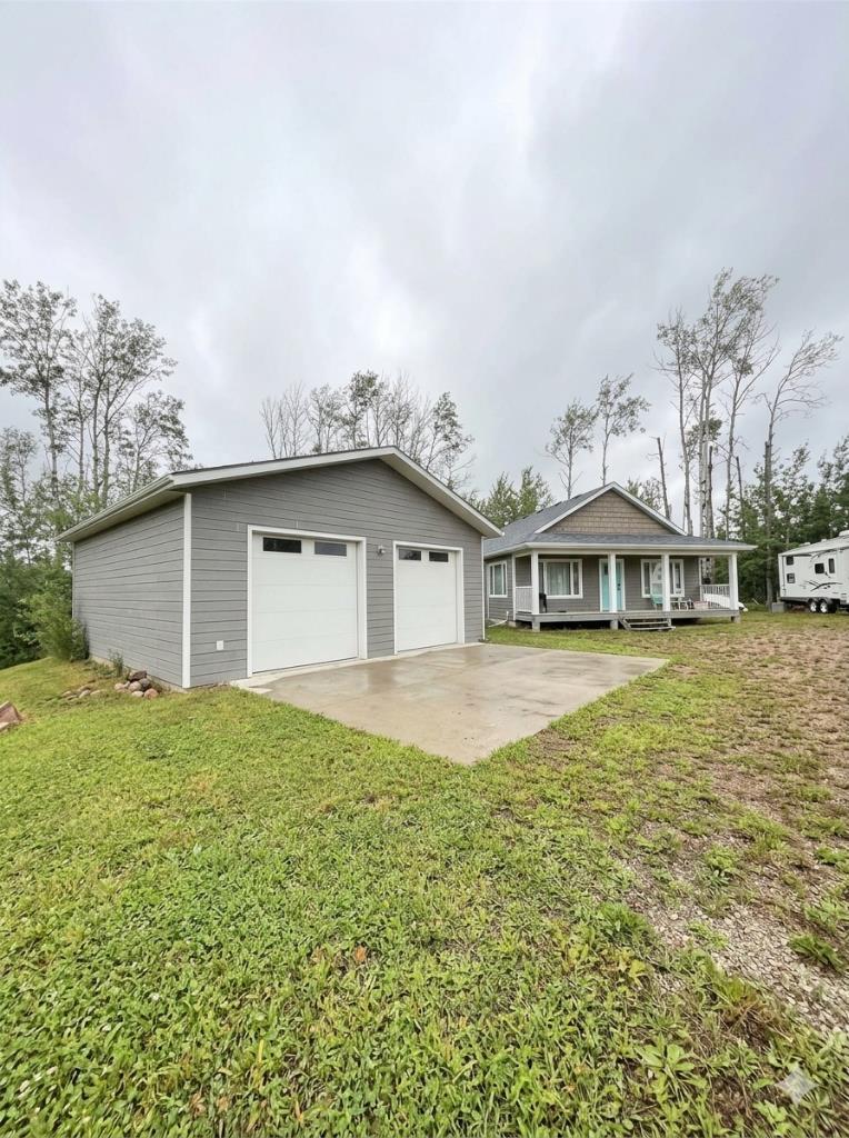 Residential in Lac Des Iles 4
