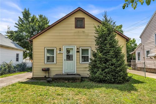 22 Henry St, Bedford, OH, 44146-4616 | Card Image