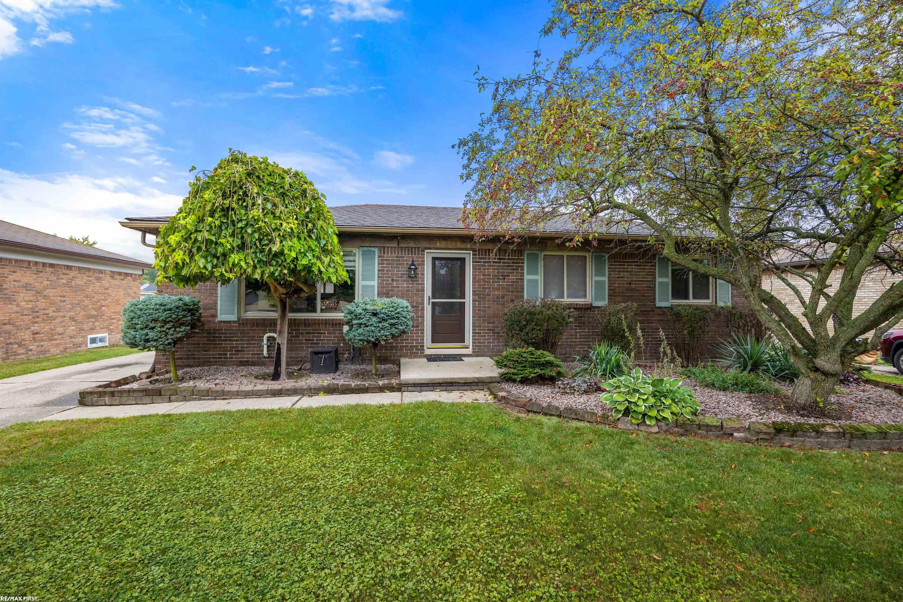 Menter Dr, Chesterfield, MI 48047
