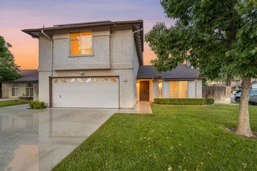 3392 N Forestiere Ave, Fresno, CA, 93722-7114 | Card Image