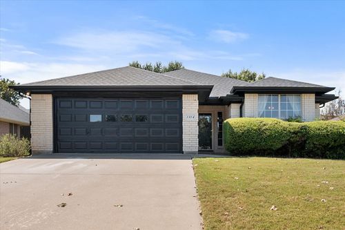 1314 Hyde Park Blvd, Cleburne, TX, 76033-7506 | Card Image