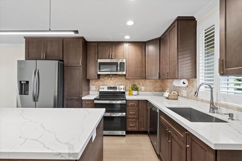 104-140 Uwapo Rd, Kihei, HI, 96753-7403 | Card Image