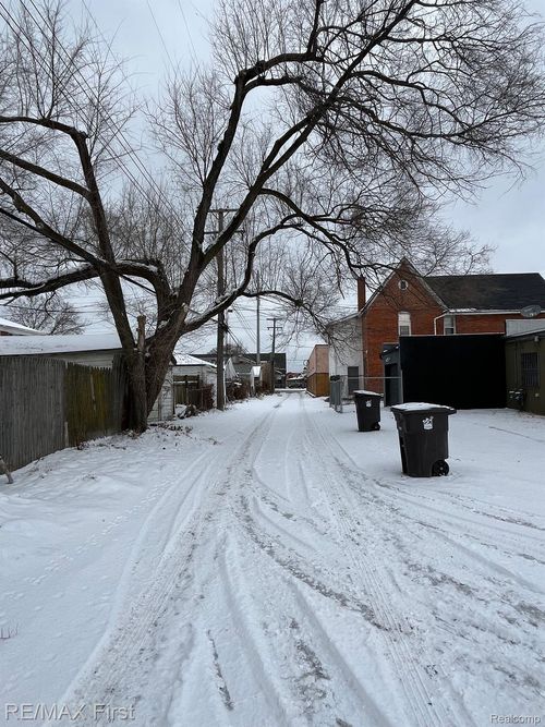 20495 Van Dyke St, Detroit, MI, 48234-3215 | Card Image