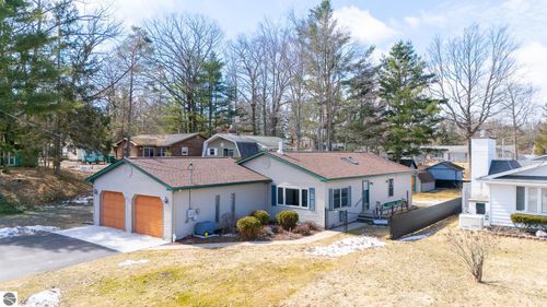311 Iroquois Ave, Prudenville, MI, 48651-9718 | Card Image