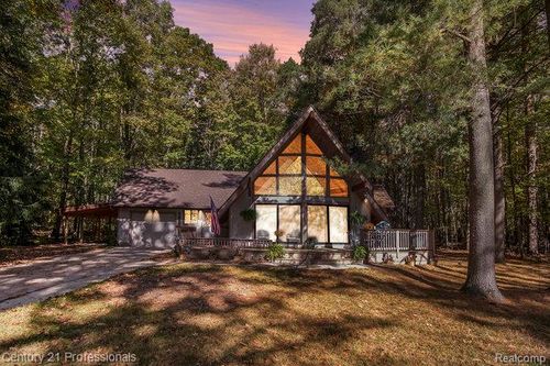 10644 Thornapple Dr, Stanwood, MI, 49346-9776 | Card Image