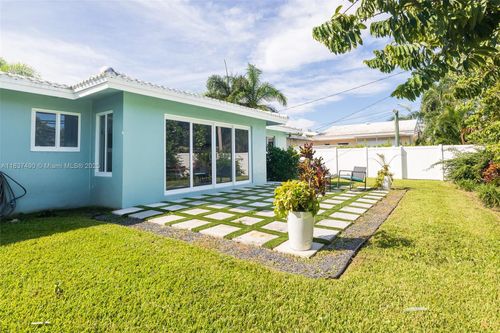 121 Se 7th St, Pompano Beach, FL, 33060-8433 | Card Image